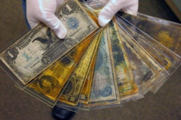 These are banknotes from the Titanic. | Iuve